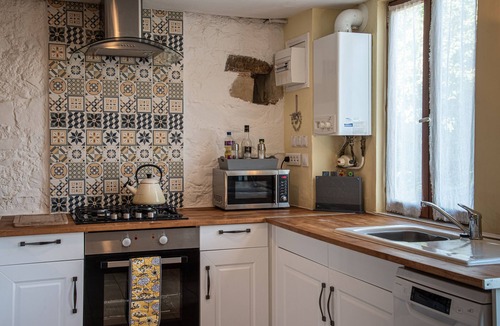 Cersay House | 2 bedroom pet friendly barn conversion with swimming pool