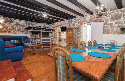 Preko House | 2 bedroom pet friendly home in Preko