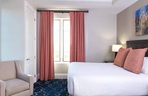 West End Resort | 2-bedroom presidential suite Austin, TX