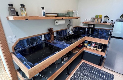 White Salmon House | 2-bedroom, quiet, pet friendly tiny house “Husky”