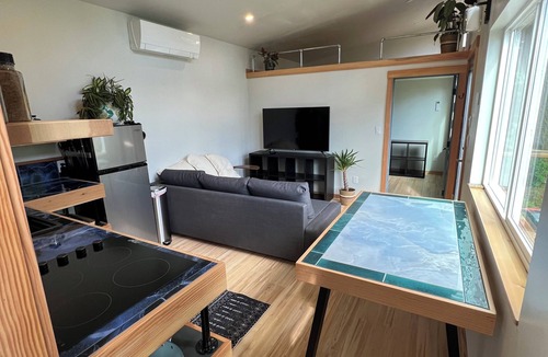 White Salmon House | 2-bedroom, quiet, pet friendly tiny house “Husky”