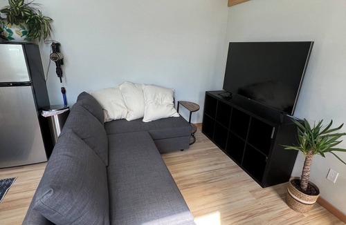 White Salmon House | 2-bedroom, quiet, pet friendly tiny house “Husky”