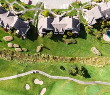 The Blue Mountains House | 2 Bedroom Rivergrass with a View