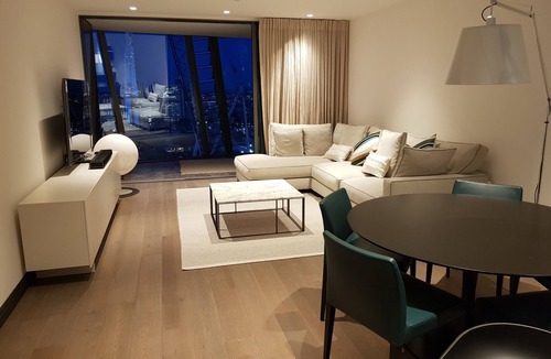 South Bank Apartment | 2 Bedroom Riverside Apartment