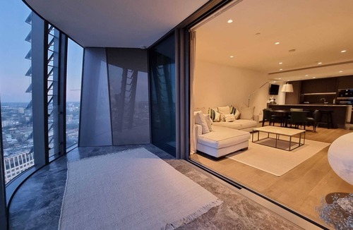 South Bank Apartment | 2 Bedroom Riverside Apartment