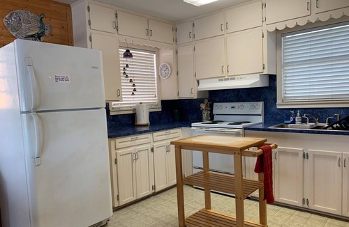 Elmaton House | 2 Bedroom Riverside Home Minutes From the Beach