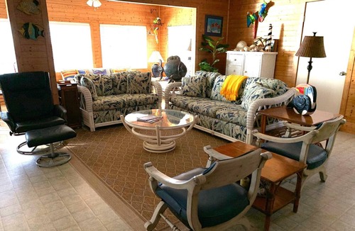 Elmaton House | 2 Bedroom Riverside Home Minutes From the Beach