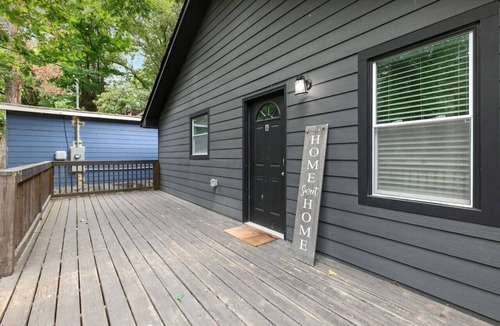 Clarkdale Apartment | 2 bedroom Rustic Duplex-Free Parking