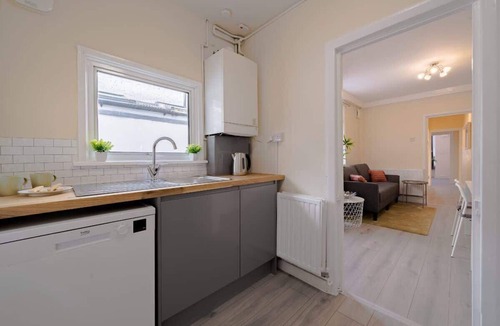 West Norwood Condo | 2 Bedroom SE London Home - Cosy & Great Location