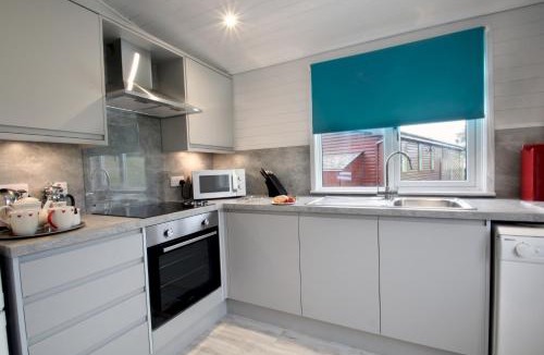 Milford on Sea Cabin | 2 Bedroom Select Lodge with Park Facilities