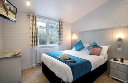 Milford on Sea Cabin | 2 Bedroom Select Lodge with Park Facilities
