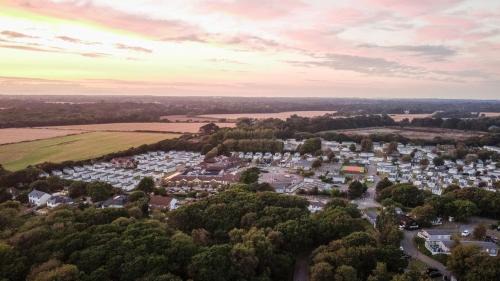 Milford on Sea Cabin | 2 Bedroom Select Lodge with Park Facilities