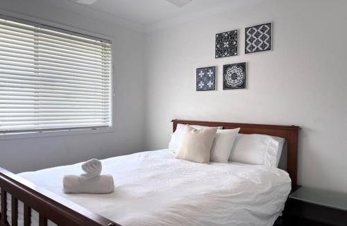 Collingwood Park Apartment | 2 Bedroom Self-Contained Accommodation with Aircon