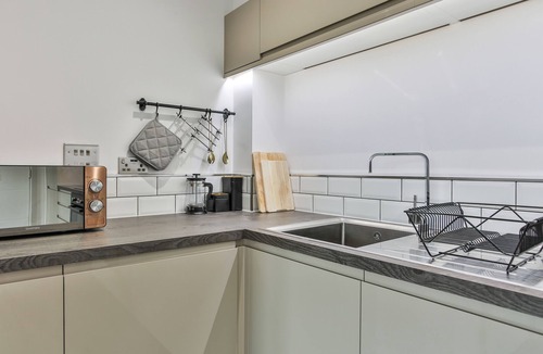 Sheffield City Centre Apartment | 2 Bedroom Self-Contained Flat - 2 beds, 2 baths