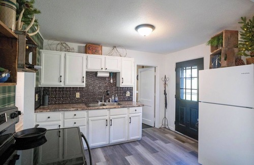 Fredericktown Cabin | 2 Bedroom Sleeps 8, Private Pond, Fire Pit & RV Sites