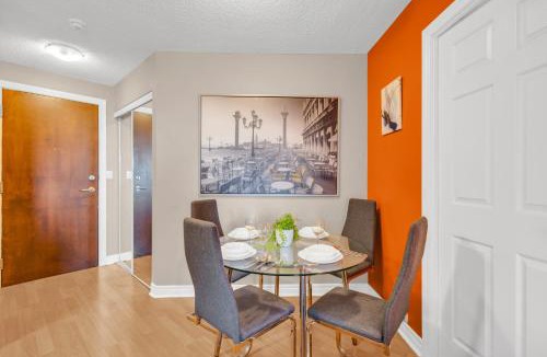 Downtown Mississauga Apartment | 2 bedroom spacious apartment in Mississauga