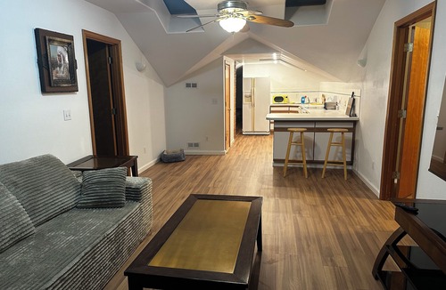 Pendleton Apartment | 2-bedroom studio sunny bright north hill location.