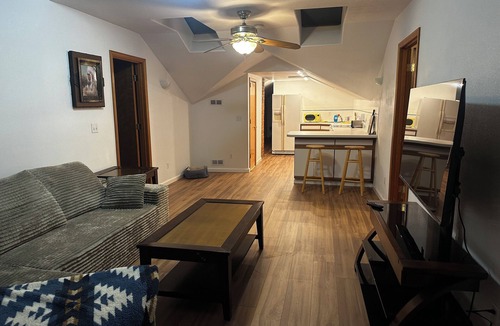 Pendleton Apartment | 2-bedroom studio sunny bright north hill location.