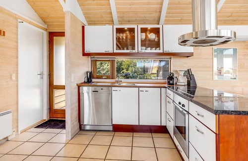 Grønninghoved Strand House | 2 bedroom stunning home in Sjølund