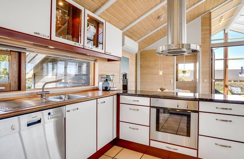 Grønninghoved Strand House | 2 bedroom stunning home in Sjølund