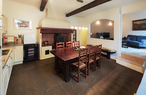 Servian House | 2 bedroom stunning home in Servian
