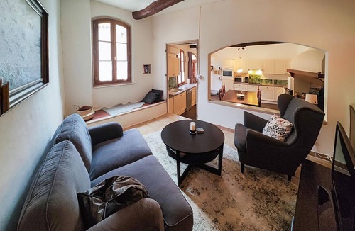 Servian House | 2 bedroom stunning home in Servian
