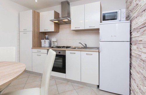 Sukosan House | 2 bedroom stunning home in Sukosan