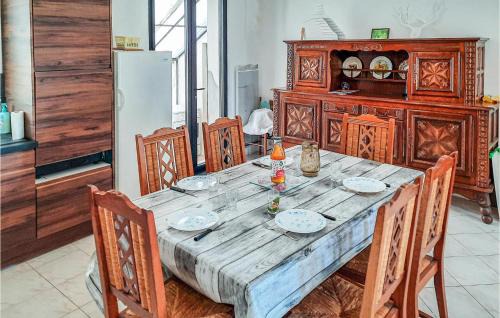 Bacilly House | 2 Bedroom Stunning Home In Bacilly