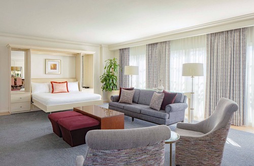Florida Center Hotel | 2-Bedroom Suite at a 4⭐️ Hotel