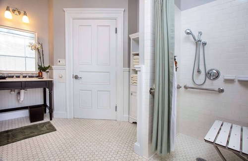 Sausalito Hotel | 2-Bedroom Suite at a 4.5⭐️ Hotel