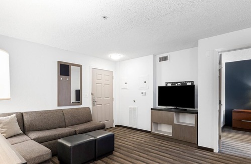 Gateway Apartment | 2 Bedroom Suite - Domain area with a pool