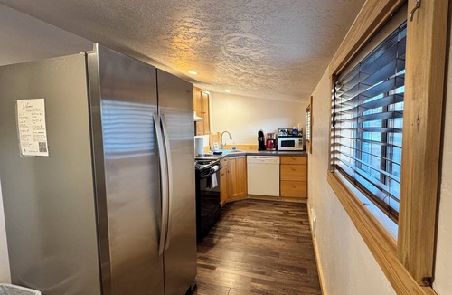 Cascade Hotel | 2 Bedroom Suite, Full Kitchen, Non-Smoking