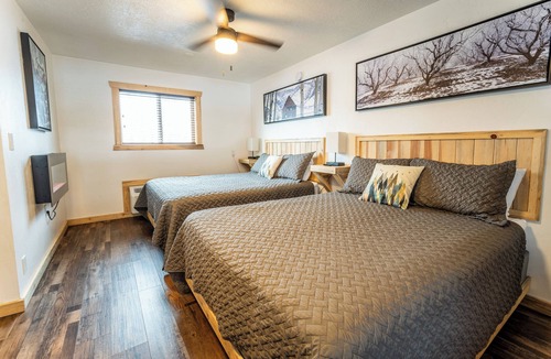 Cascade Hotel | 2 Bedroom Suite, Full Kitchen, Non-Smoking