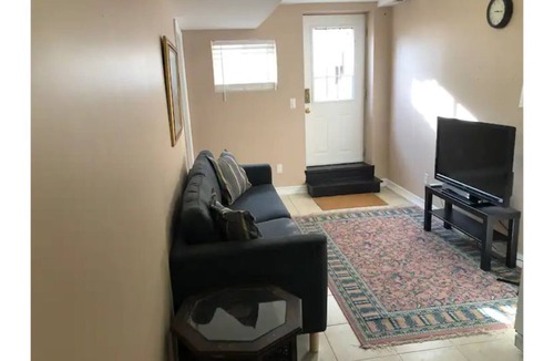 East Credit House | 2 Bedroom suite in central Mississauga.