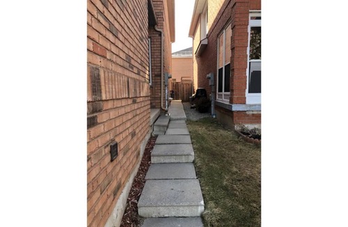 East Credit House | 2 Bedroom suite in central Mississauga.