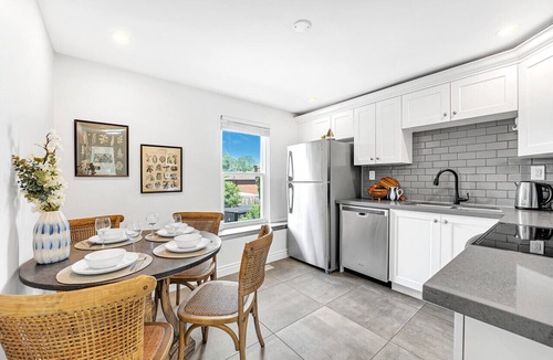 North End West Apartment | 2 Bedroom Suite with King Bed Master and Fast Wifi