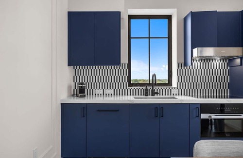Industrial Section Hotel | 2 Bedroom Suites with Daily Housekeeping at The Avenue Coral Gables