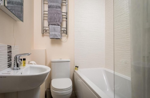 Cheltenham Apartment | 2 Bedroom Town Centre Apartment