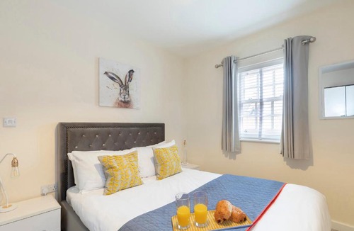 Cheltenham Apartment | 2 Bedroom Town Centre Apartment
