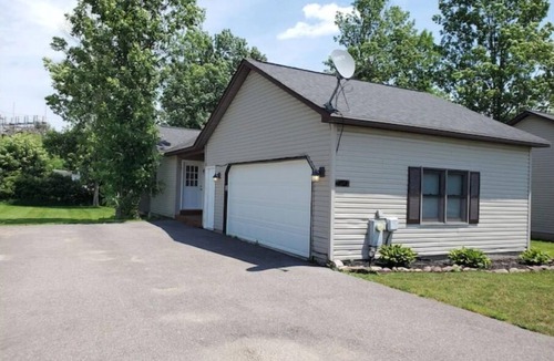 Town of Hastings Apartment | 2-bedroom townhouse with indoor fireplace