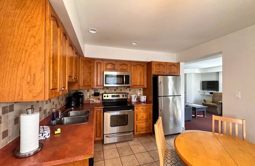 Collingwood House | 2 bedroom townhome Collingwood