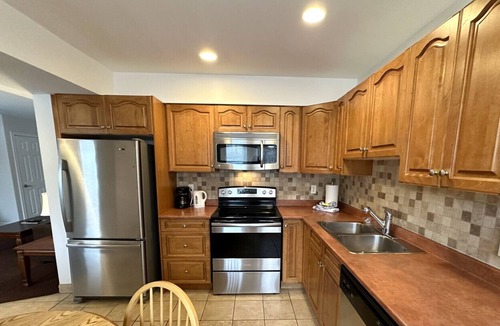 Collingwood House | 2 bedroom townhome with view of the mountain