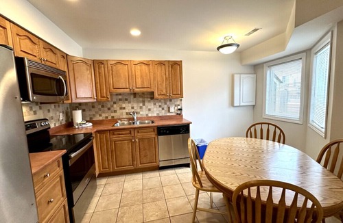 Collingwood House | 2 bedroom townhome with view of the mountain