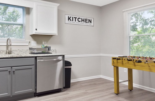 Kennesaw House | 2 Bedroom Townhome- Fire 🔥 Pit - New Renovation