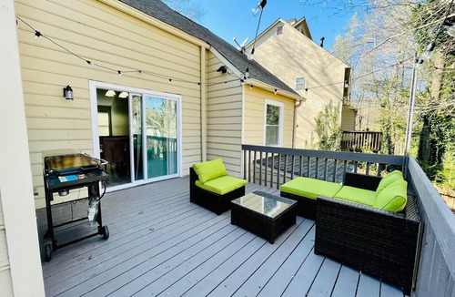 Kennesaw House | 2 Bedroom Townhome- Fire 🔥 Pit - New Renovation