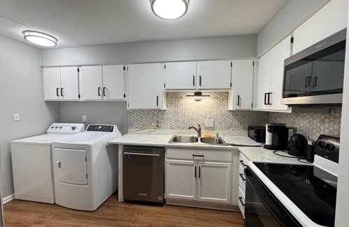 Sharonbrook House | 2-bedroom townhome for 6 guests