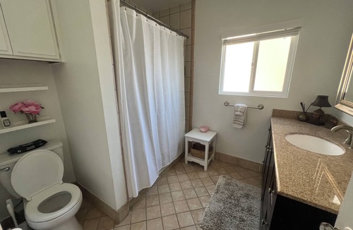 Mid City House | 2-bedroom townhome in lovely Los Angeles with AC