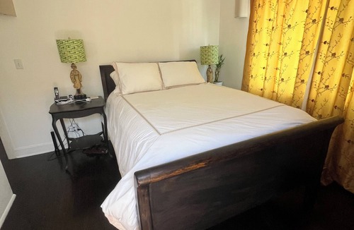 Mid City House | 2-bedroom townhome in lovely Los Angeles with AC