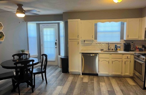 Blue Springs House | 2 Bedroom Townhouse