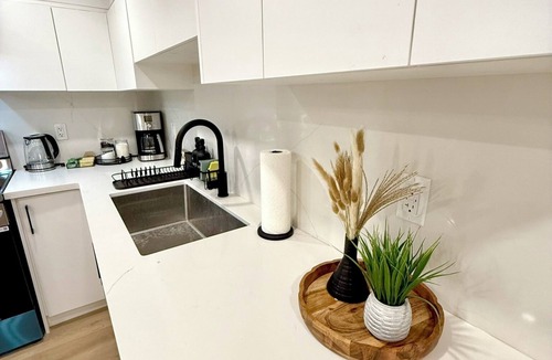 Trinity - Bellwoods House | 2 Bedroom Trinity Bellwoods Downtown